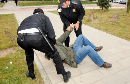 Arınç'a protestoya gözaltı - Resim: 3