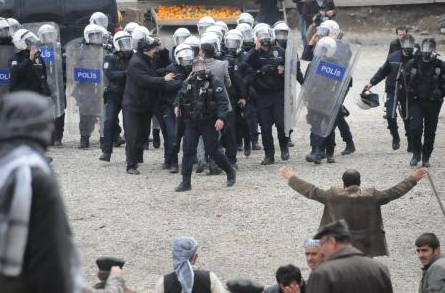 BDP yürüyüşünde tehlikeli pankart! - Resim: 3