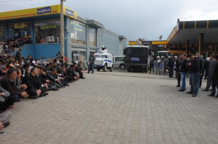 BDP yürüyüşünde tehlikeli pankart! - Resim: 1