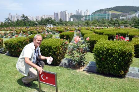 7 bin km ötedeki şehitlik - Resim: 1