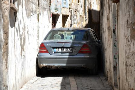 Polisten kaçarken sokağa sıkıştı! - Resim: 2