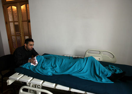 Çığlıklar eşliğinde cin çıkarma - Resim: 2