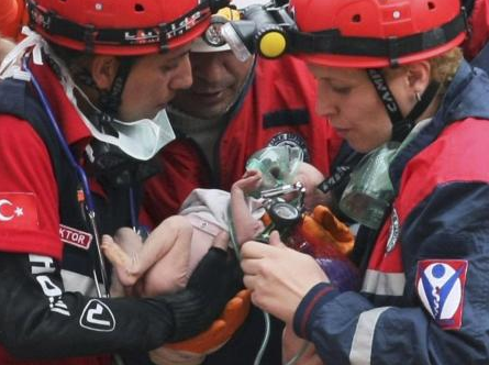 Dünya Azra bebeği konuşuyor - Resim: 2