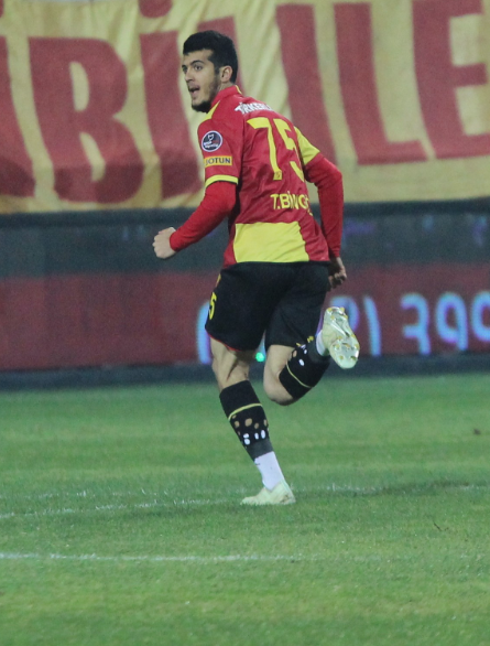 Görenler şaşırdı! Yırtık çorap modasına Göztepeli isim de katıldı - Resim: 2