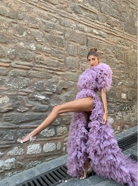 Şevval Şahin'in defile sonrası pozları olay oldu takipçileri ikiye ayrıldı - Resim: 4