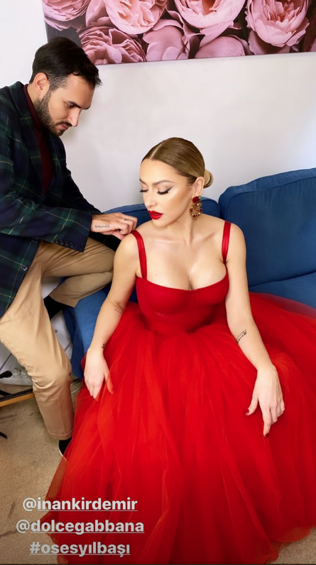 Göğüs dekolteli elbisesi büyüledi Hadise O Ses Türkiye yılbaşı özel kulisinden paylaştı - Resim: 4