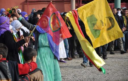 Tank taburu önünde Öcalan fotoğrafı - Resim: 2