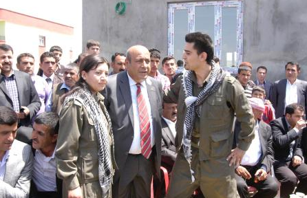 Hasip Kaplan'a kalaşnikoflu karşılama - Resim: 3