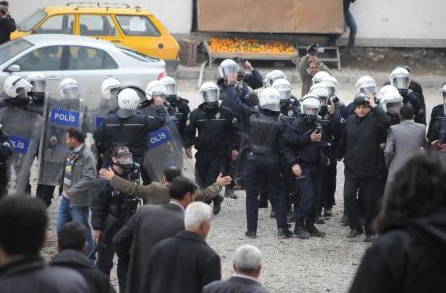 BDP yürüyüşünde tehlikeli pankart! - Resim: 4