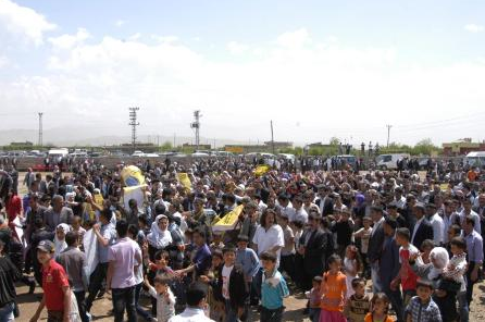 Hasip Kaplan'a kalaşnikoflu karşılama - Resim: 2