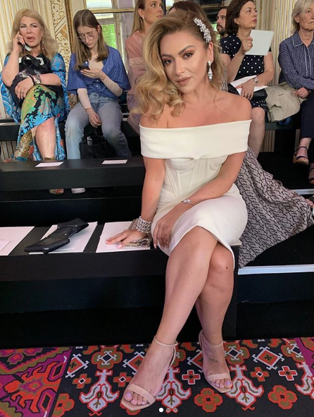 Hadise'nin göğüs dekoltesi Instagram'ı karıştırdı! Gözümüze soksaydın.. - Resim: 4