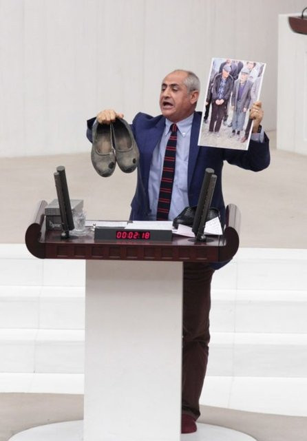 CHP'li vekilden Meclis'te yırtık ayakkabılı protesto - Resim: 3
