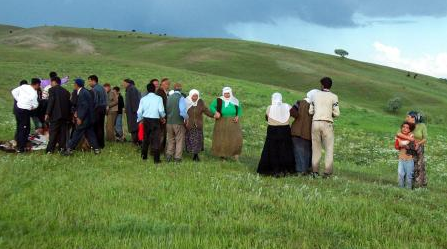 Yıldırım çarpınca canlı canlı gömdüler - Resim: 3