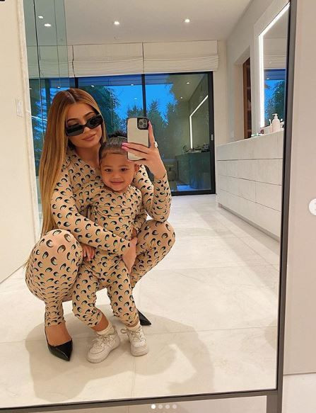 Dünyanın en genç zengin milyarderi Kylie Jenner 6 milyon dolarlık evinde karantinada - Resim: 4