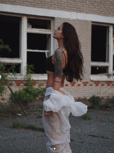 Çernobil'de iç çamaşırlı fotoğrafı tepki almıştı! Tepkilere üstsüz fotoğrafla cevap verdi - Resim: 2