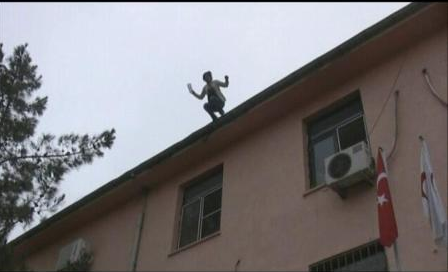 Babam için deyip çatıdan atladı - Resim: 1