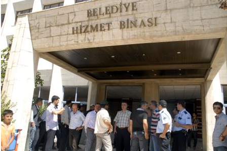 Suları akmayınca belediyeyi bastılar! - Resim: 3