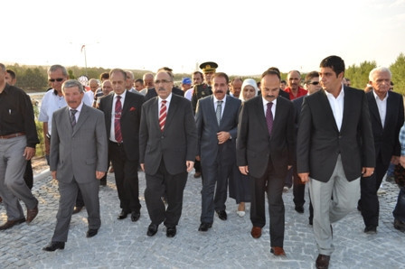 Şehitlil Anıtı törenle açıldı - Resim: 4