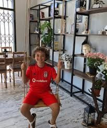 Aybars Kartal Özson kaç yaşında hangi dizilerde oynadı? - Resim: 1