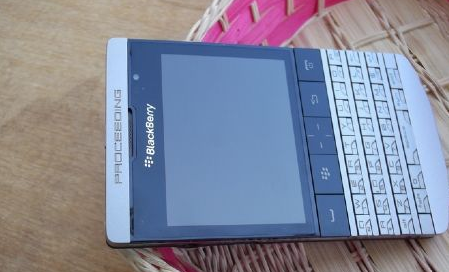 Bu cep BlackBerry Bold 9980 olabilir mi? - Resim: 2
