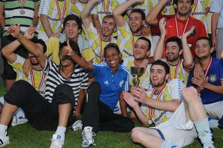 Avrupa Şampiyonu'ndan kupa aldılar - Resim: 3