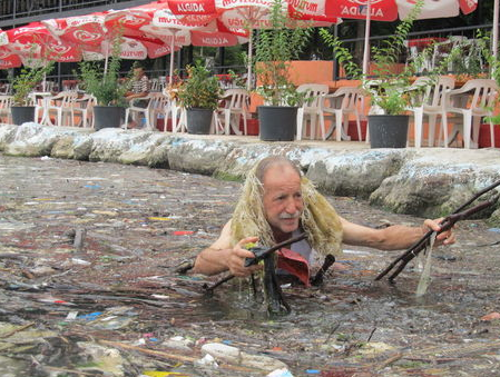 Deniz çöplüğe döndü! - Resim: 1