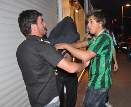 Fenerbahçe formasını zorla çıkarttılar - Resim: 2