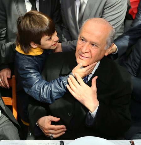 Bahçeli'yi sevgiye boğan çocuk - Resim: 3