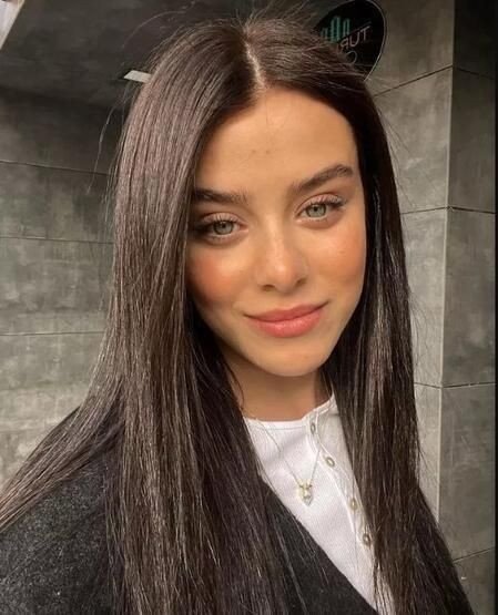 İlayda Alişan'ın son halini takipçileri beğenmedi! Doğal saçlarını siyaha boyatınca... - Resim: 4