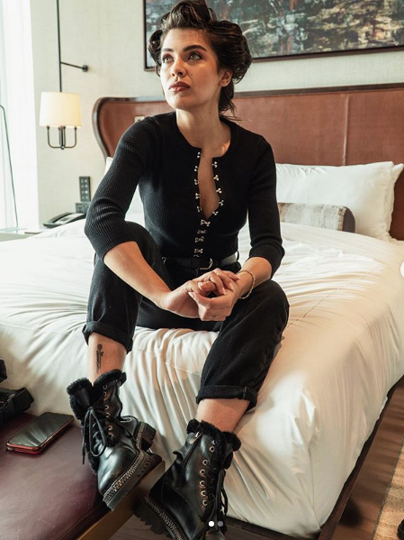 FOX TV Baraj'ın Nehir'i Biran Damla Yılmaz bornozuyla izleyenlere teşekkür etti - Resim: 2