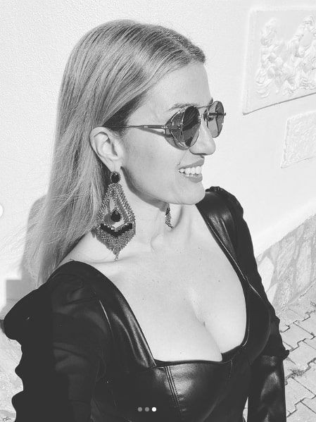 Tuğba Özay 'Erkekleri kırıtık hallerde görmek istemiyoruz' deyip dekolteli paylaştı - Resim: 4