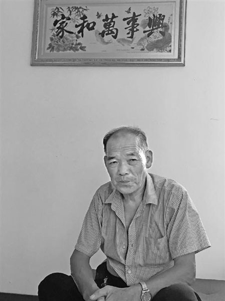 Kapısının önünde koli buldu içindeki bebeği evlat edinince bakın ne oldu - Resim: 3