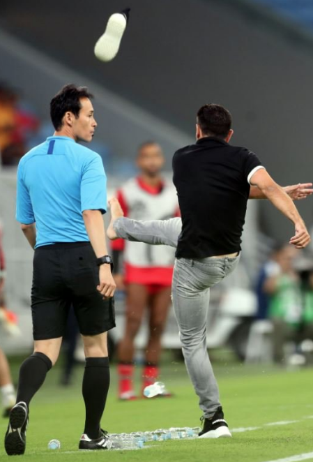 Hakeme kızan Xavi çılgına döndü skandal bir harekete imza attı - Resim: 3