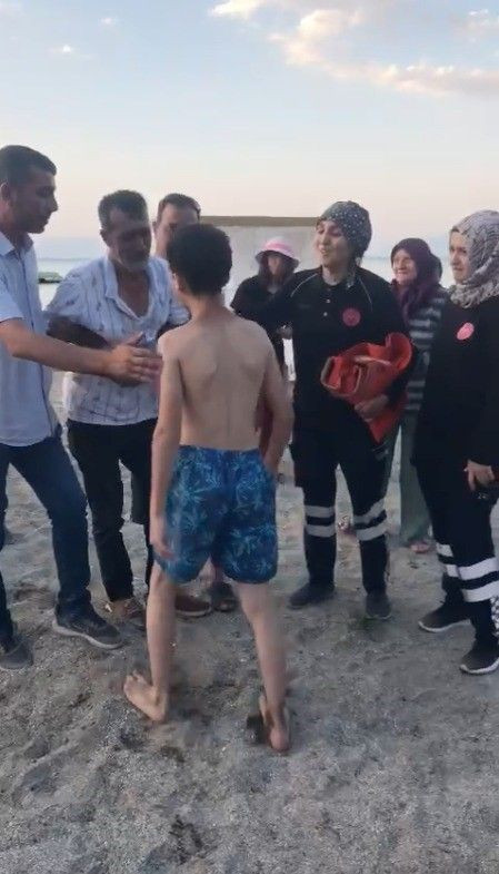 Öldü sandığı oğlunu görünce şoka girdi! Gözyaşları içinde sarılıp sarılıp öptü - Resim: 2