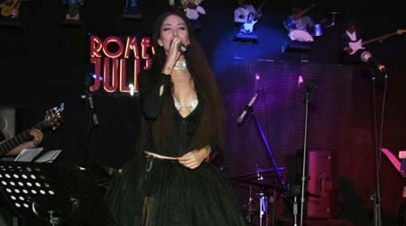 Teröre karşı ilginç protesto! - Resim: 1