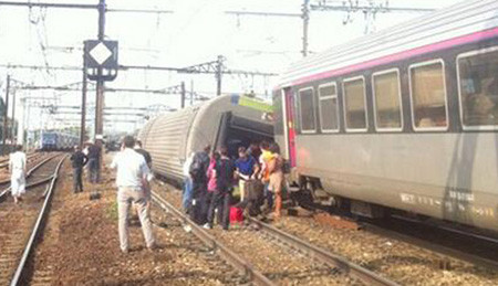 Tren raydan çıktı:7 ölü - Resim: 2