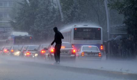 Ankara sele teslim - Resim: 1