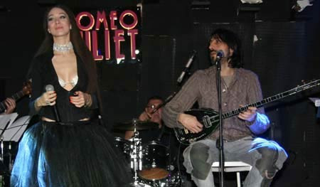 Teröre karşı ilginç protesto! - Resim: 3