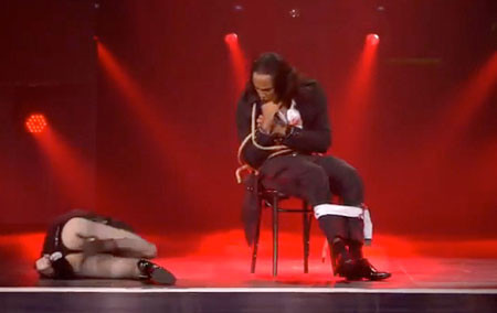 Madonna bu kez sınırlarını aştı! - Resim: 2