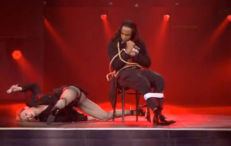 Madonna bu kez sınırlarını aştı! - Resim: 3