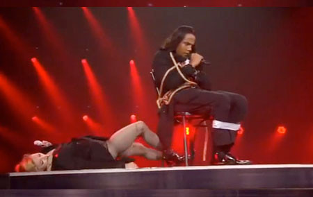 Madonna bu kez sınırlarını aştı! - Resim: 4