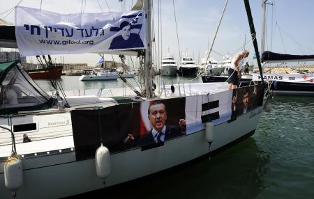 Erdoğan'a bikinili kız protestosu! - Resim: 2