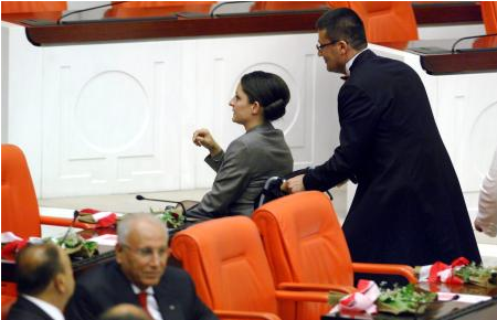 O yasak engelli vekili durduramadı - Resim: 4