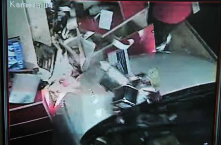 Polis bile kazaya inanamadı - Resim: 4