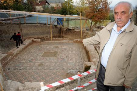 Servetin üzerinde uyuyamıyor! - Resim: 1