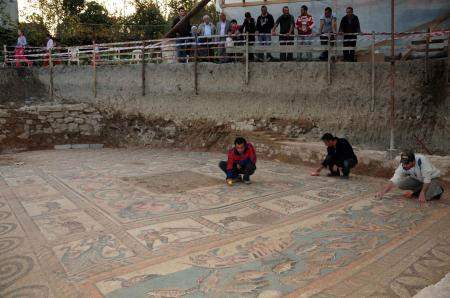 Servetin üzerinde uyuyamıyor! - Resim: 2