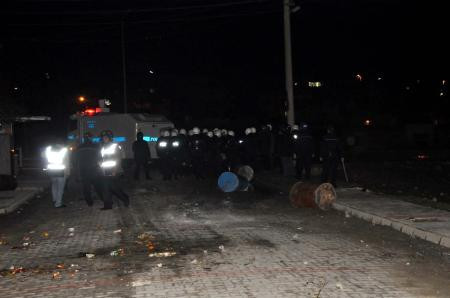 PKK yandaşları sokakları birbirine kattı - Resim: 3