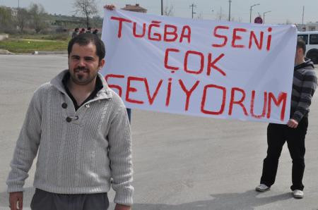 Çılgın aşık kendini böyle affettirdi! - Resim: 1