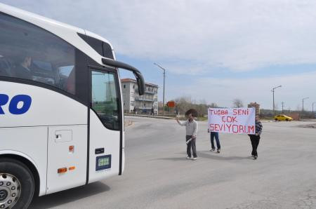 Çılgın aşık kendini böyle affettirdi! - Resim: 4