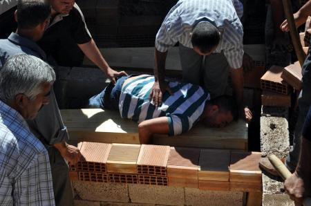 Acılı babanın feryadı yürekleri dağladı - Resim: 2